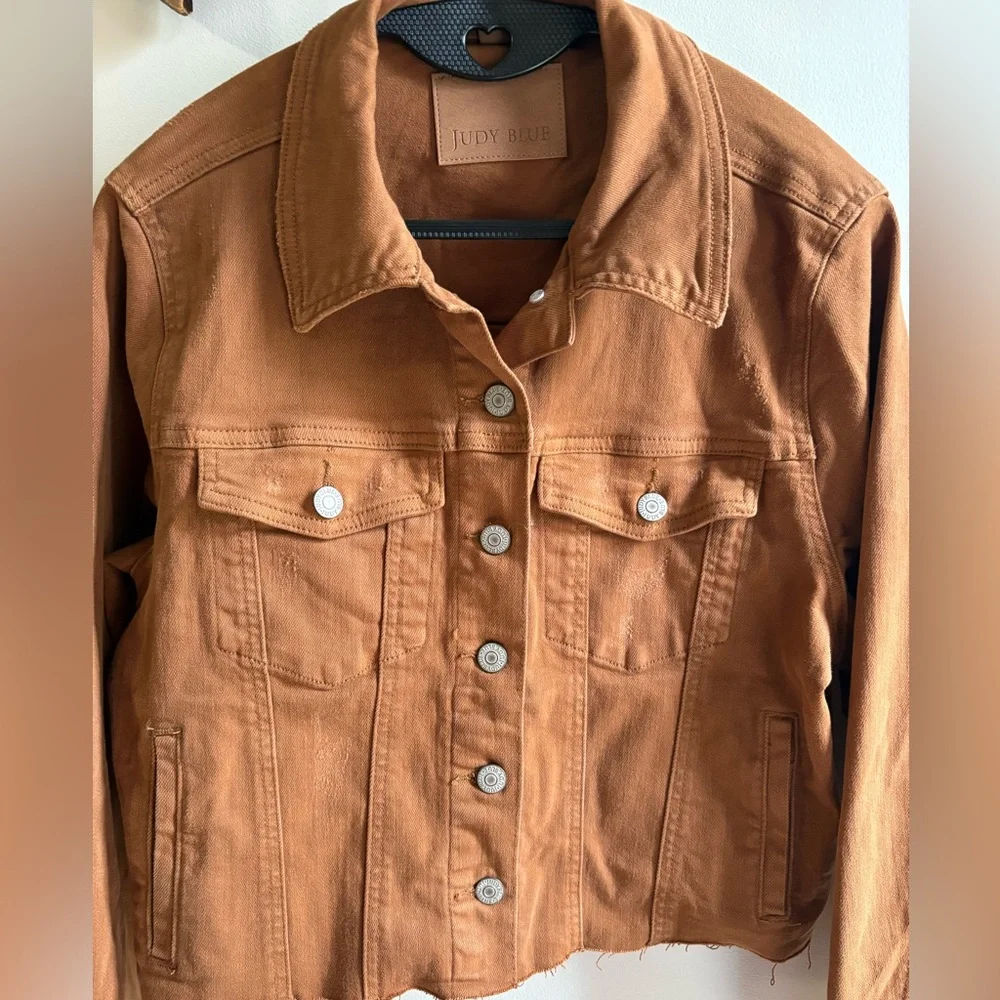 JUDY BLUE CAMEL GARMENT DYED GRINDING CROPPED DENIM JACKET LARGE - Picture 3 of 16